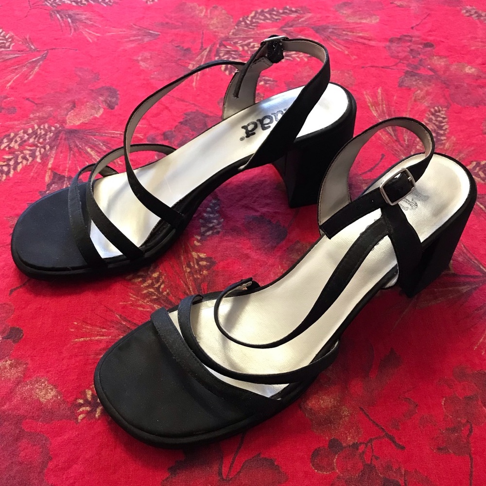 90s y2k vintage Mudd strappy sandals block heel 9.5